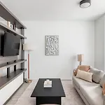 Downtown Studio W Gym Pool Nr Restaurants Mia-78